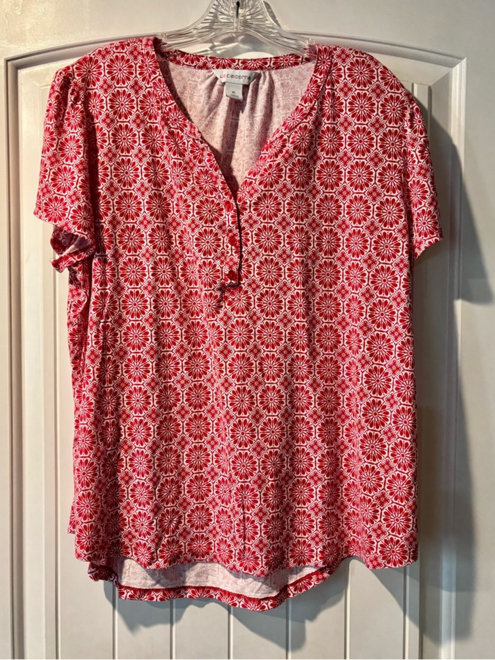 croft & barrow Red White Floral-Geometry V-Neck Short Sleeve Top